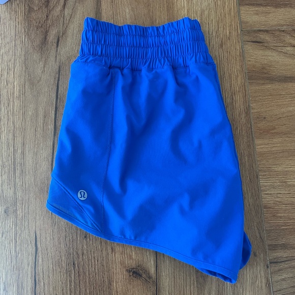 Lululemon Hotty Hot high rise 2.5” shorts - Picture 1 of 10